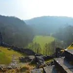 度假居 In Near Montaigle Castle