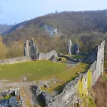 In Near Montaigle Castle 度假居 *