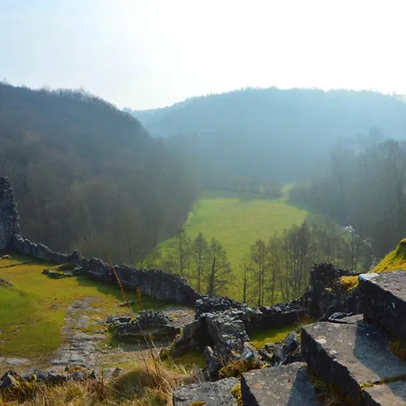 Vakantiehuis In Near Montaigle Castle